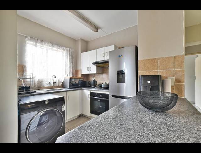 2 BEDROOM APARTMENT FOR SALE IN SUNDOWNER